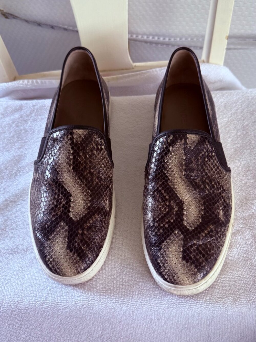 VINCE SNAKE PATTERN SHOES Size 39/us9